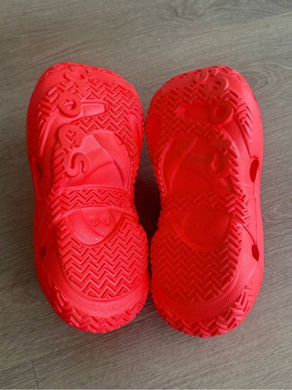 Crocs Echo Clog Style Red Futuristic Sandals Shoes with Jibbitz Women's Size 7